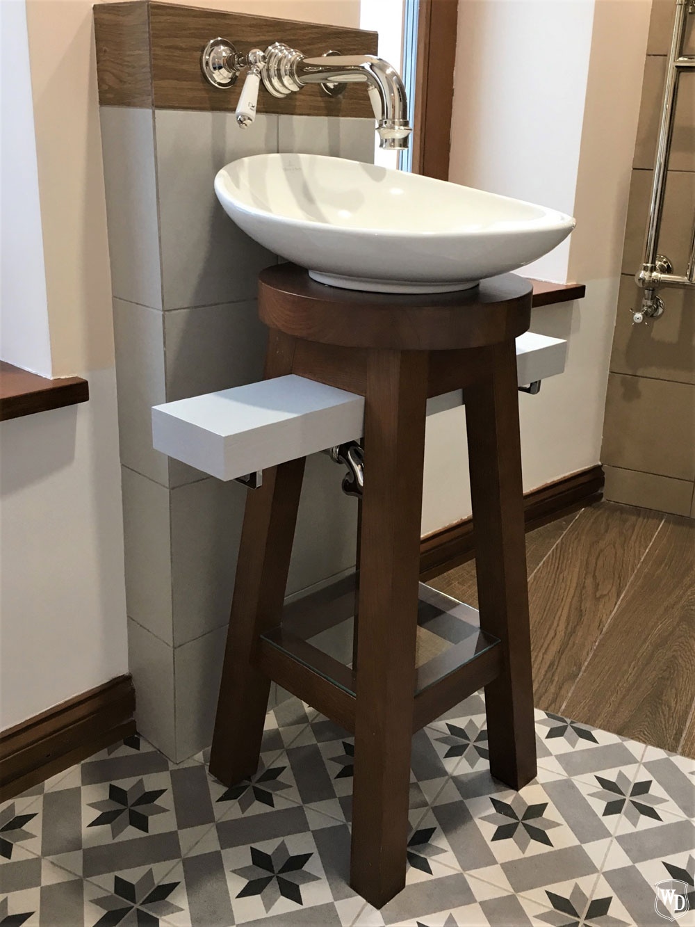 Мебель для ванных комнат из массива